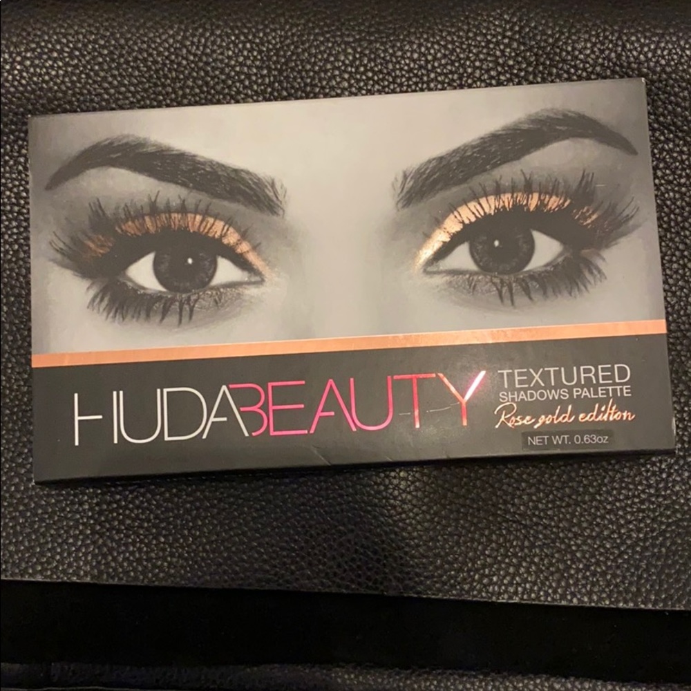 Huda Beauty Textured Shadows Palette Rose Gold